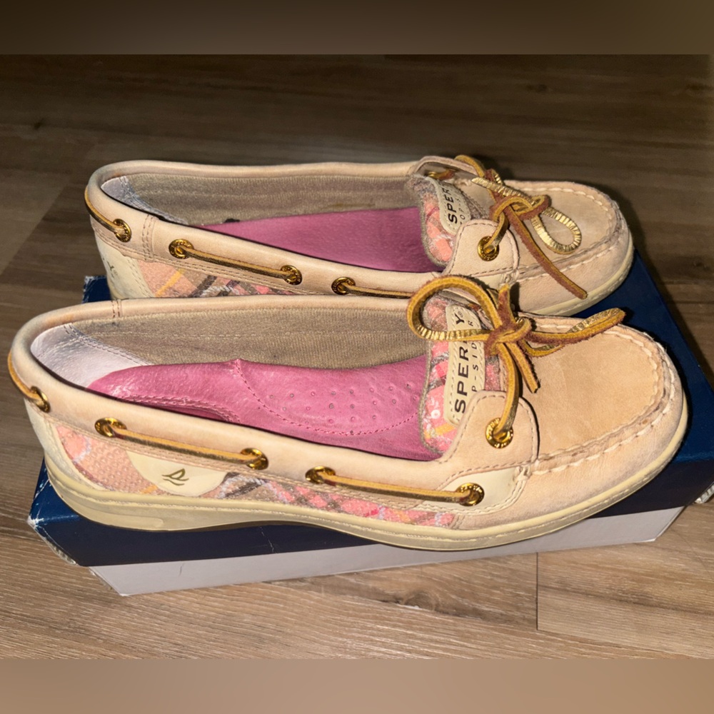 Sperry Tan and Pink Moccasin Boat Shoes Angelfish size 6.5